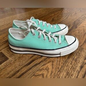 Mint Green Converse Low Tops. Men’s 5, Women’s 7.